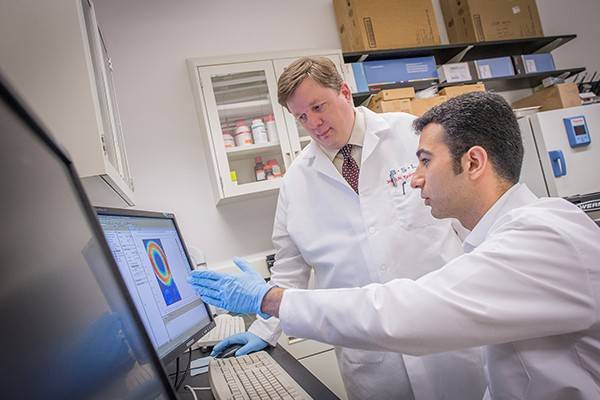 Kamran Makarian and a Villanova engineering faculty member work in the lab together.